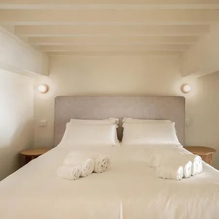 Deservi Charming Donatello Apartman *